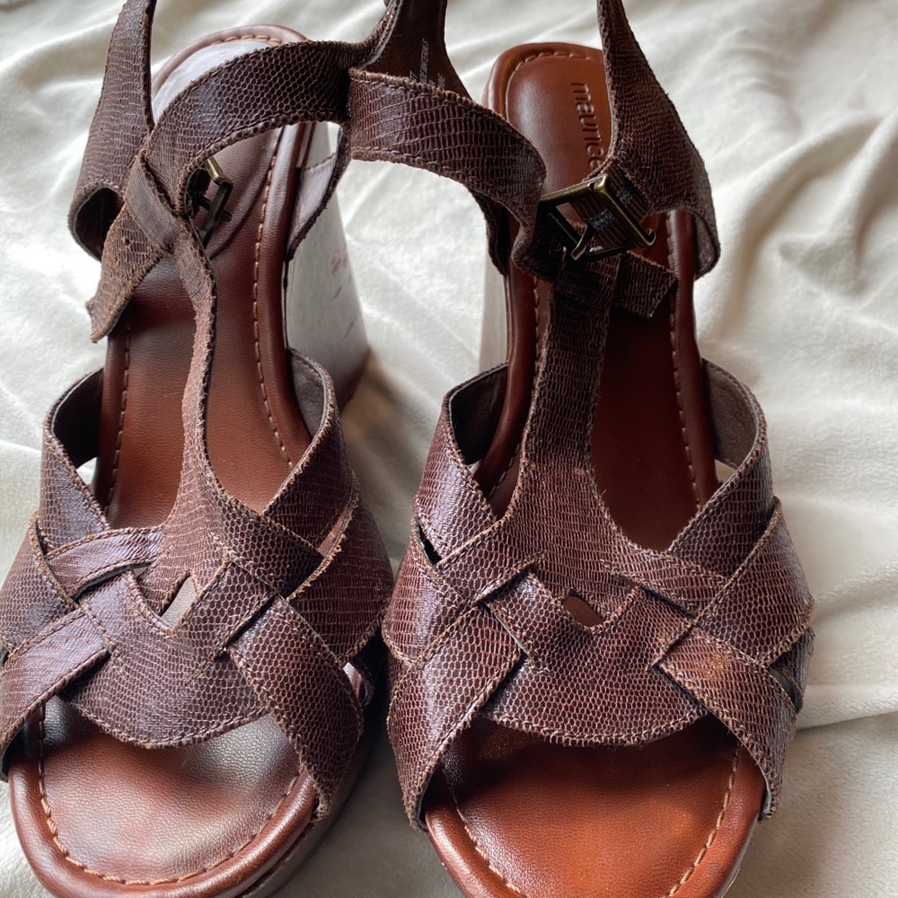 Maurices open wedges size 10 has wear and tear